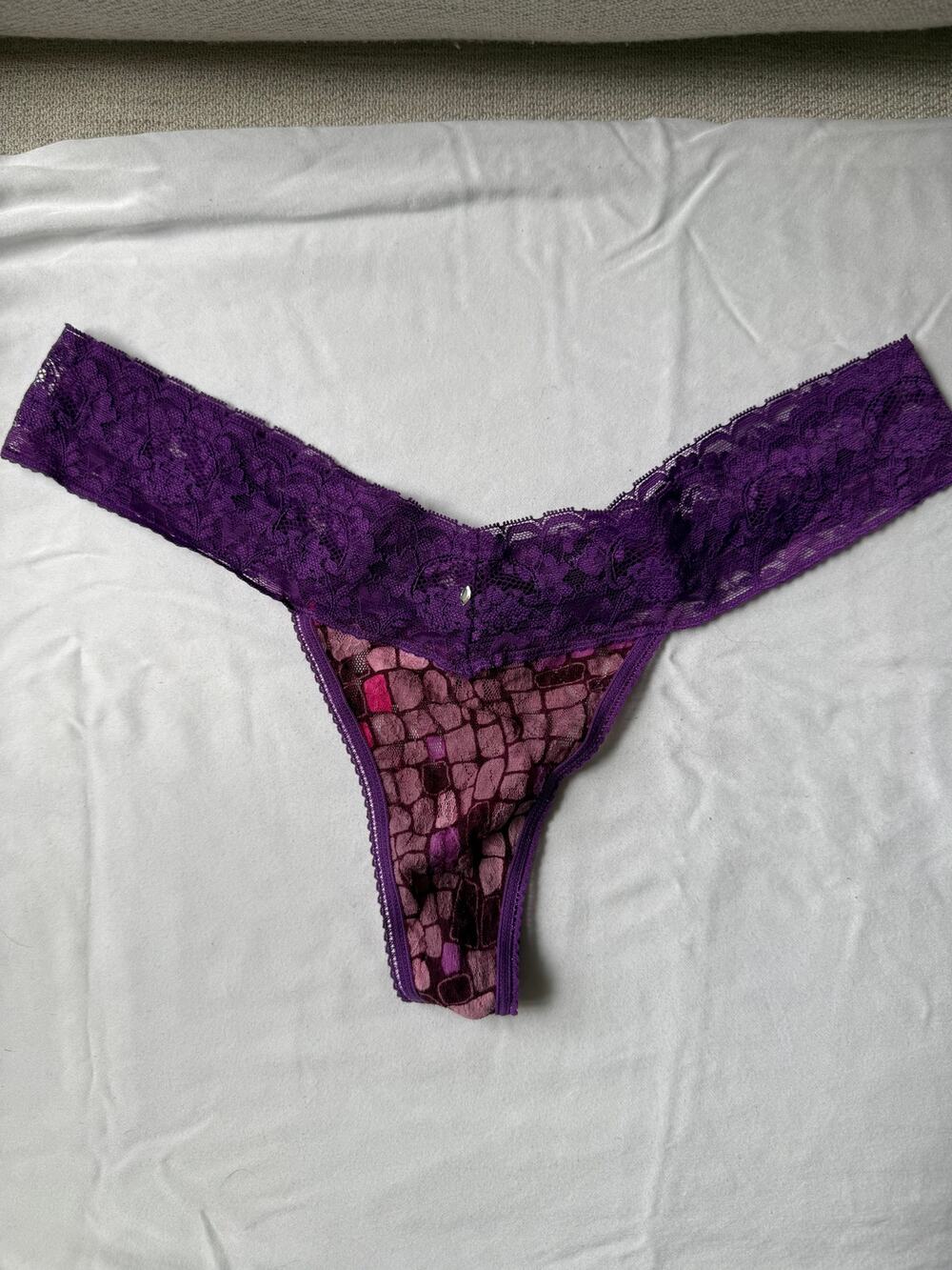 NWOT Vintage Daisy Fuentes Purple Lace Thong Panty Floral Lace Stretch Size L